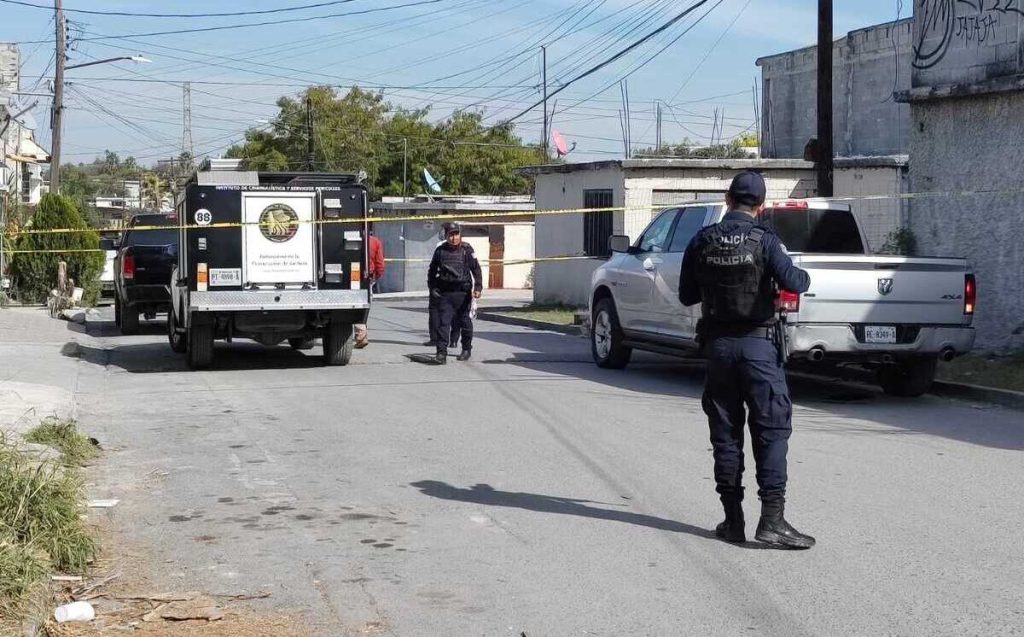 Police Officers Block a Residential Street with Yellow Tape, an Armored Vehicle and a Pickup Nearby, Securing a Crime Scene. › Guadalupa Ciudadana