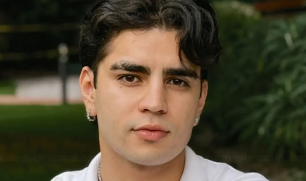Young Man with Dark Hair and Small Hoop Earrings, Looking at the Camera, Outdoors in a Park-like Setting. › Guadalupa Ciudadana