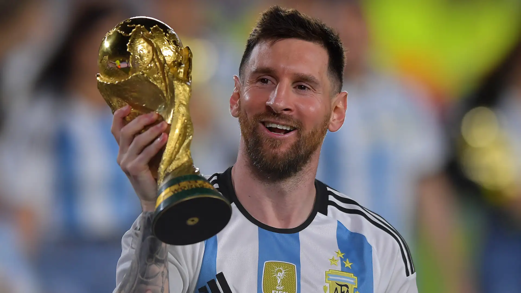 Messi Sosteniendo La Copa Del Mundial Fifa › Guadalupa Ciudadana
