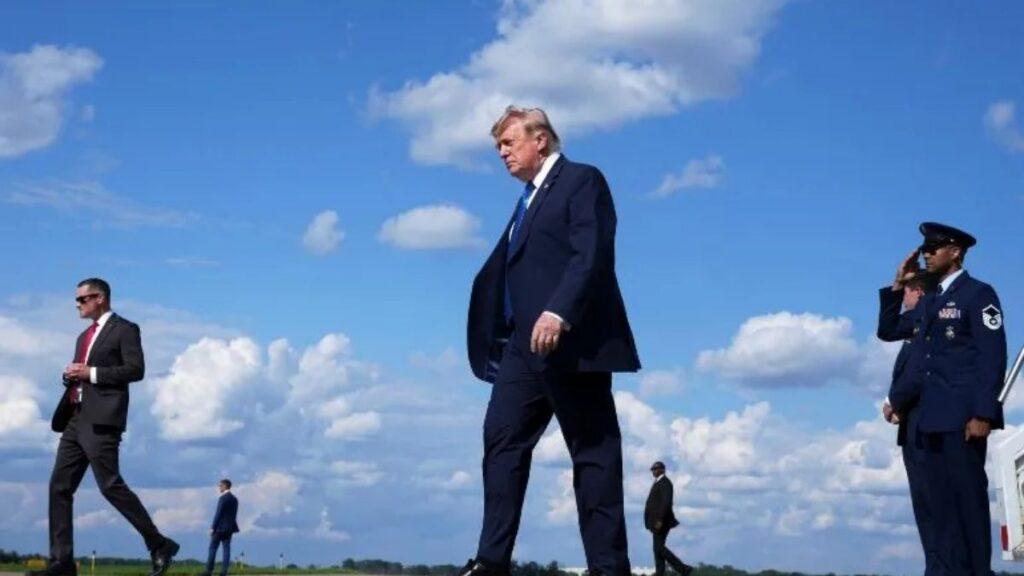 Man in a Dark Suit Walking on an Airstrip with Security Nearby Under a Blue Sky. › Guadalupa Ciudadana